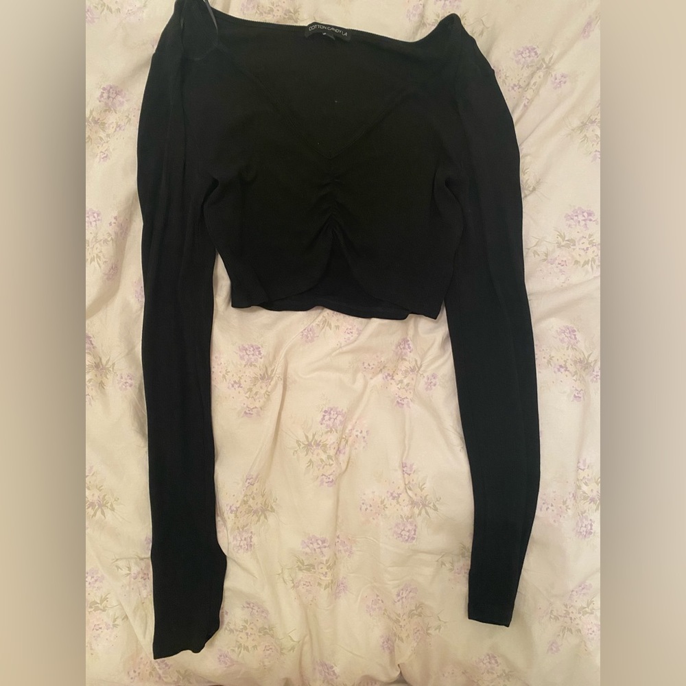 Black scrunched longsleeve top